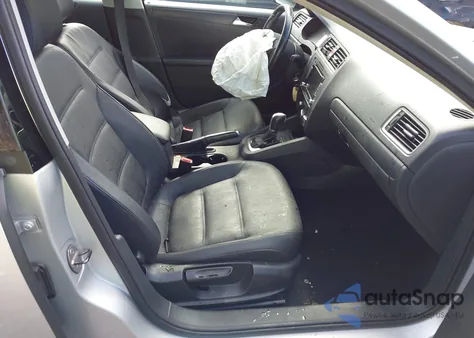 2011 Volkswagen Jetta 2.5L Se z USA, uszkodzony, nr VIN 3VWDZ7AJ9BM367581